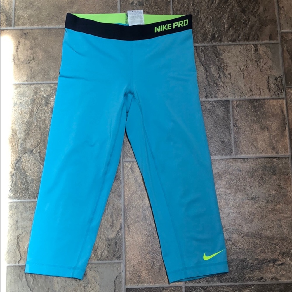 Nike Pro Crop Leggings